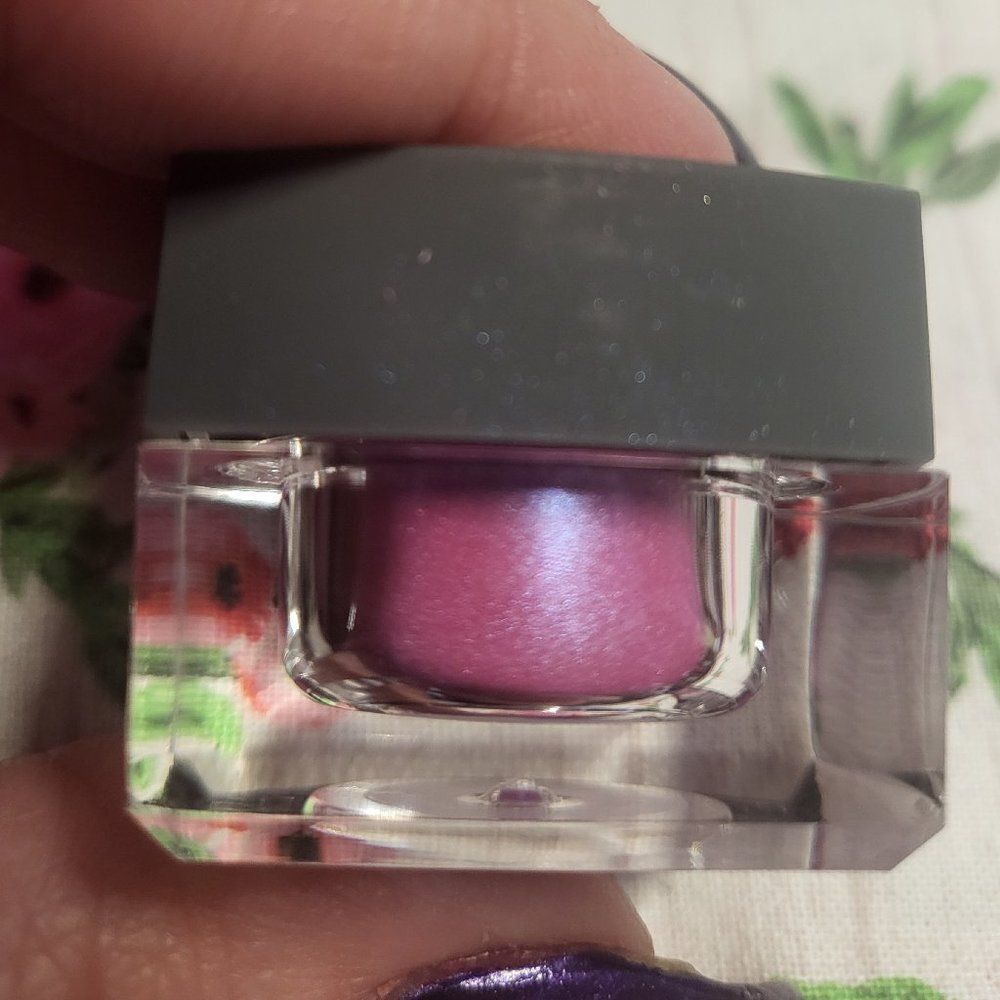 Lique Cheek and Eye lid Powder Charmed